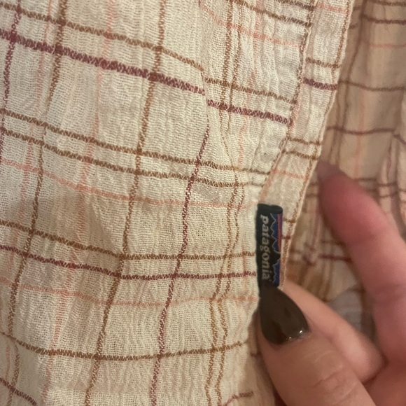 Patagonia Beige and Red Plaid Casual Button Down Shirt - Picture 4 of 6